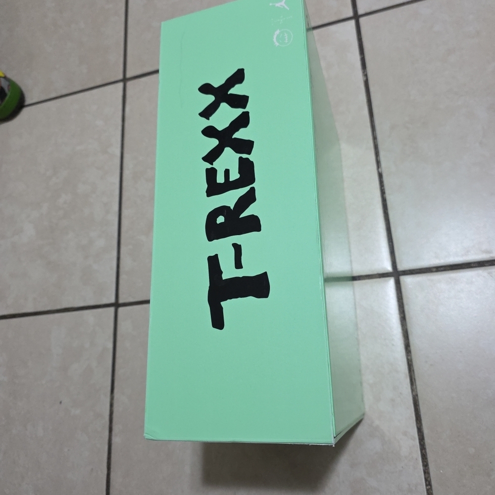 Empty Shoe Box - Picture 5 of 9